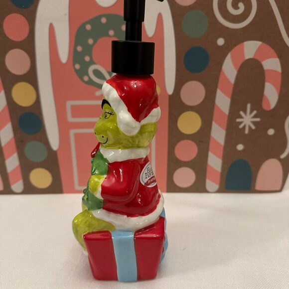 Dr. Seuss The Grinch NWT Wreath Holiday Soap 10" Dispenser - Picture 3 of 5